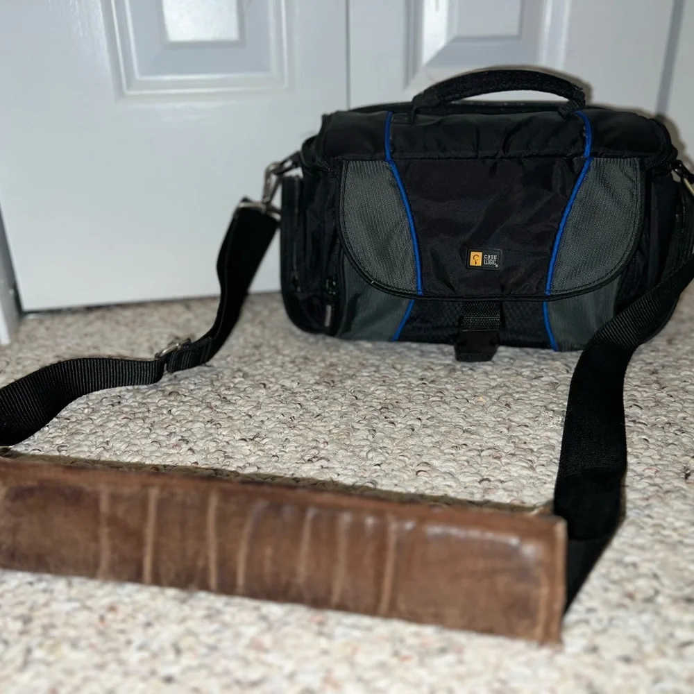 Case Logic Professional Camera Case Storage with Messenger Strap